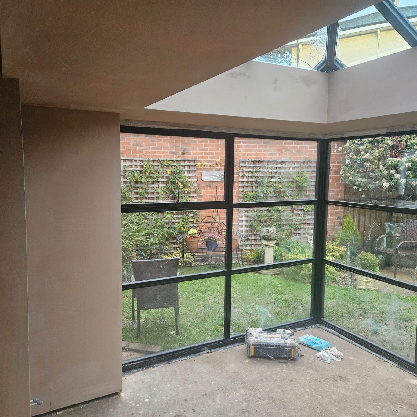 FIS finishes work in kingswinford Plastered room using multi finish.